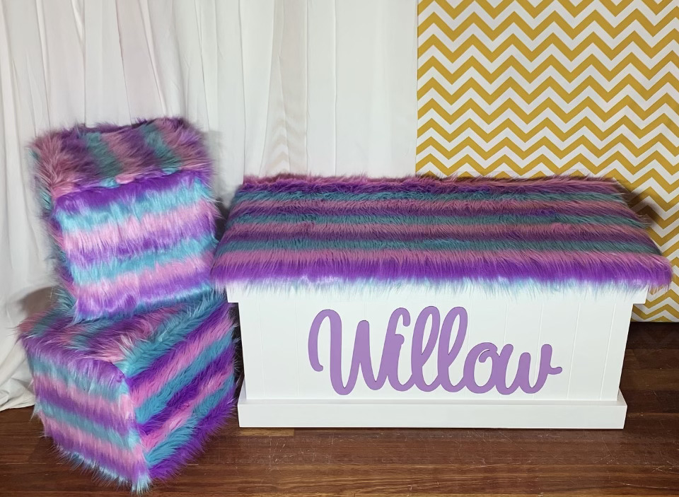Neutral toy boxes